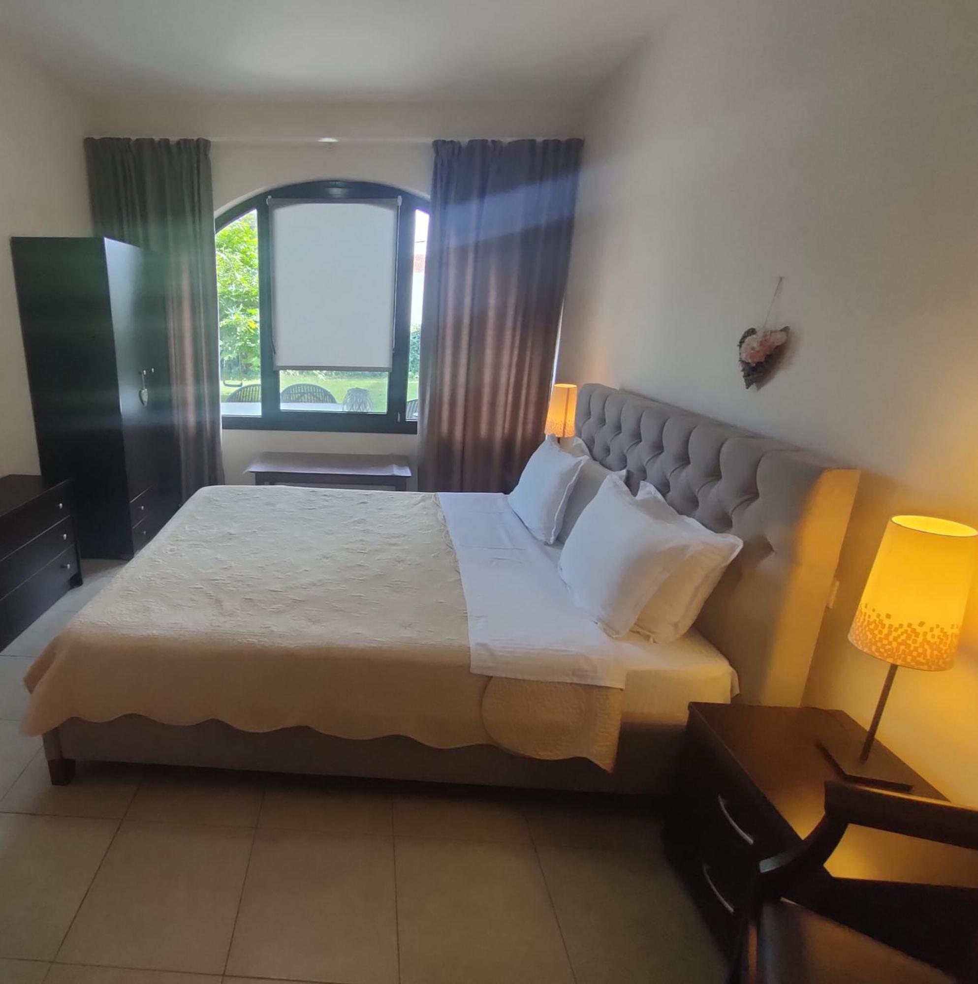 Nautica Bay Apartments เกราโมตี ภายนอก รูปภาพ